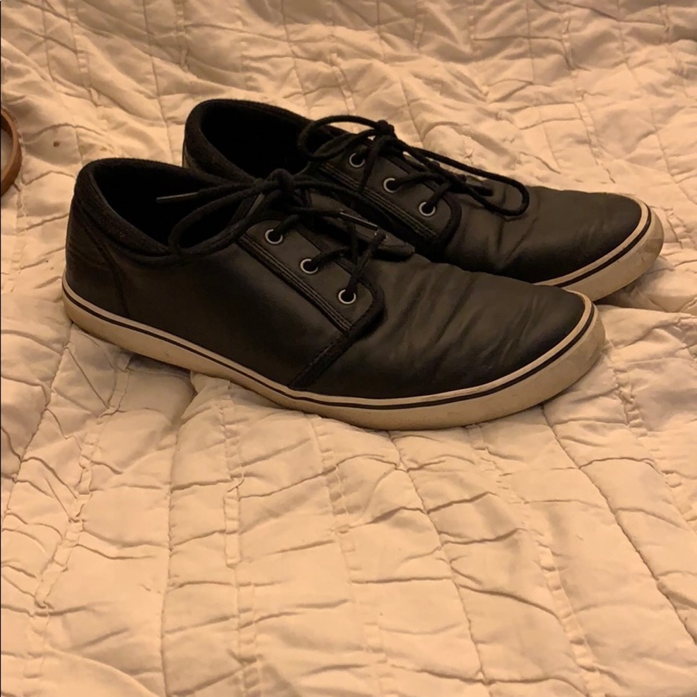 Men’s black casual loafer